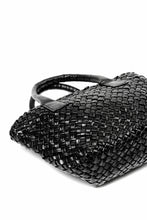Load image into Gallery viewer, ISAMU KATAYAMA BACKLASH VEGETABLE TANNED BUFFALO MUSOU INTRECCIATO SMALL TOTE BAG (BLACK)