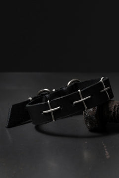 画像をギャラリービューアに読み込む, m.a+ thin silver cross studded wrist band / A-F2BL1/GR2,0 (BLACK)