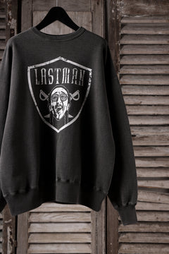 画像をギャラリービューアに読み込む, LASTMAN PRINTED CREW NECK -NFL- (BLACK)