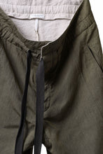 Load image into Gallery viewer, sus-sous trousers pierrot / C/L heavy poplin washer (OLIVE GREEN)