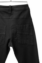 画像をギャラリービューアに読み込む, thom/krom OVER LOCKED SKINNY TROUSERS / STRETCH KNIT DENIM (BLACK)