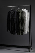 画像をギャラリービューアに読み込む, KATHARINE HAMNETT PARACHUTE LONG TAIL SHIRT / GARMENT DYED (WHITE)