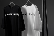 画像をギャラリービューアに読み込む, KATHARINE HAMNETT OVER SIZED FRONT LOGO TEE (WHITE)