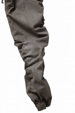 画像をギャラリービューアに読み込む, daub DYEING EASY CARGO GATHER PANTS / STRETCH DRILL PEACH HAND (TAUPE GREY)