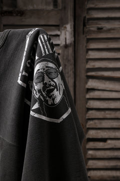 画像をギャラリービューアに読み込む, LASTMAN PRINTED CREW NECK -NFL- (BLACK)