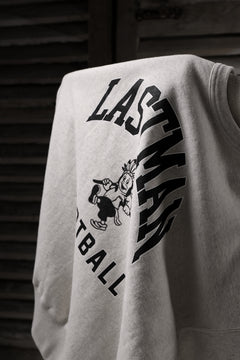 画像をギャラリービューアに読み込む, LASTMAN PRINTED CREW NECK -FC LM- (OATMEAL)