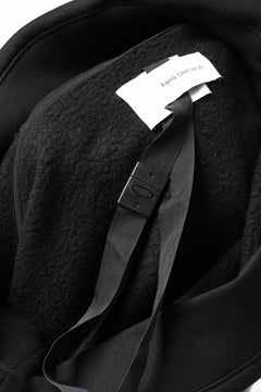 画像をギャラリービューアに読み込む, Feng Chen Wang 2 IN 1 HOODIE WITH FELTED BACKING (BLACK)