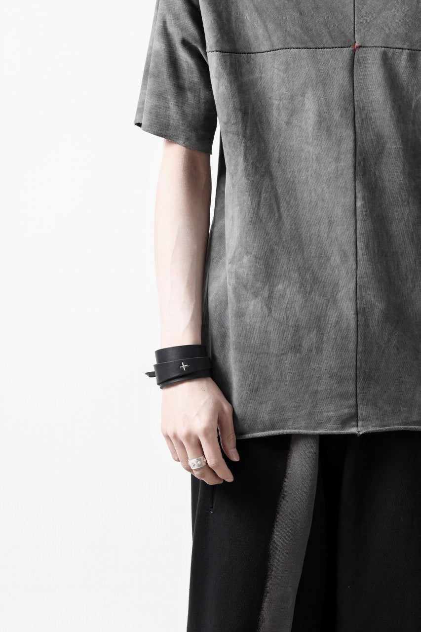 Load image into Gallery viewer, m.a+ croissant wrist band #2 / A-F0K3/GR3,0 (BLACK)