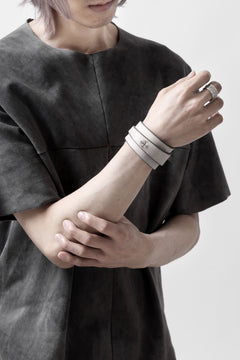 Load image into Gallery viewer, m.a+ croissant wrist band #2 / A-F0K3/GR3,0 (CARBON)