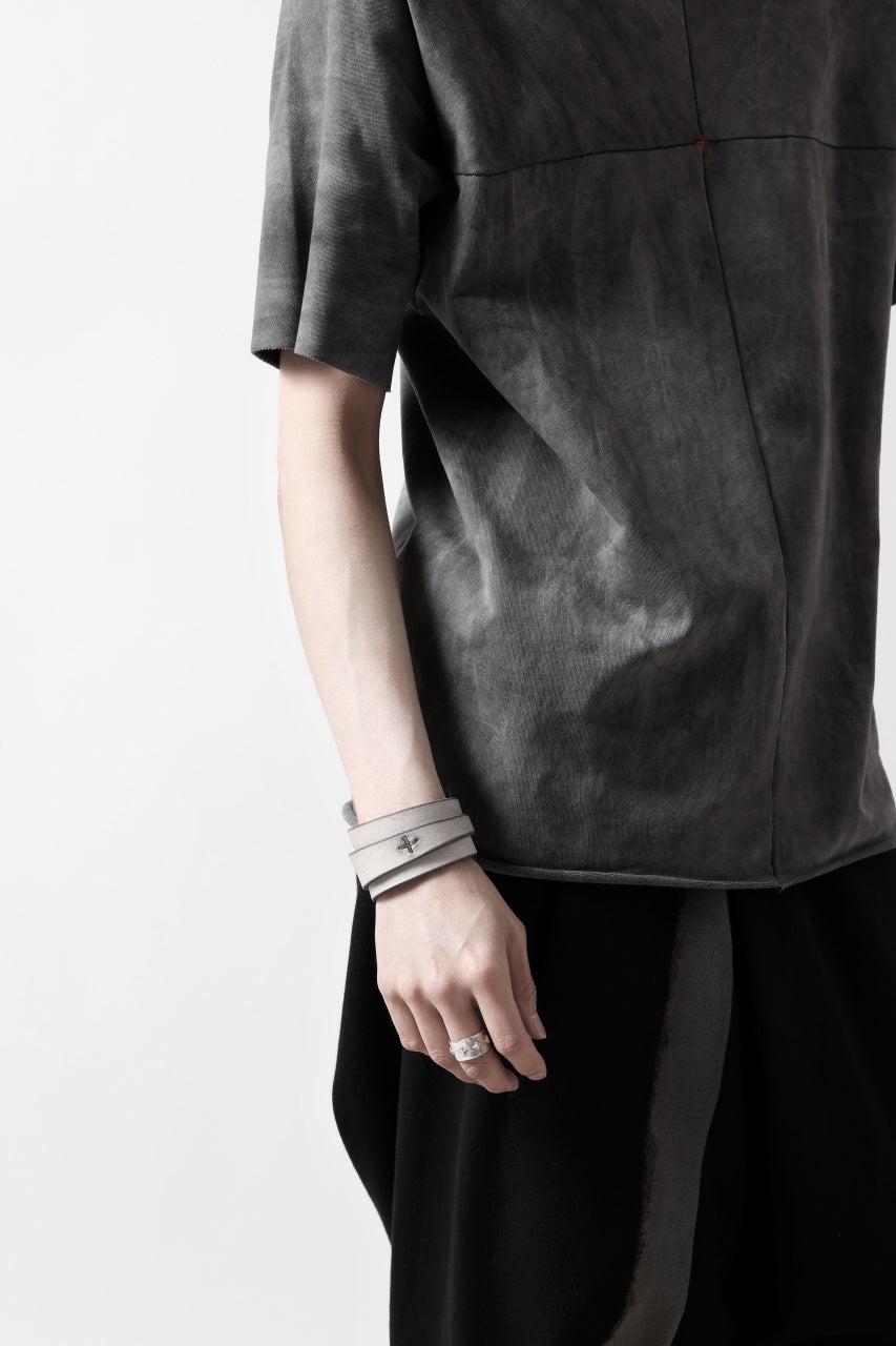 Load image into Gallery viewer, m.a+ croissant wrist band #2 / A-F0K3/GR3,0 (CARBON)
