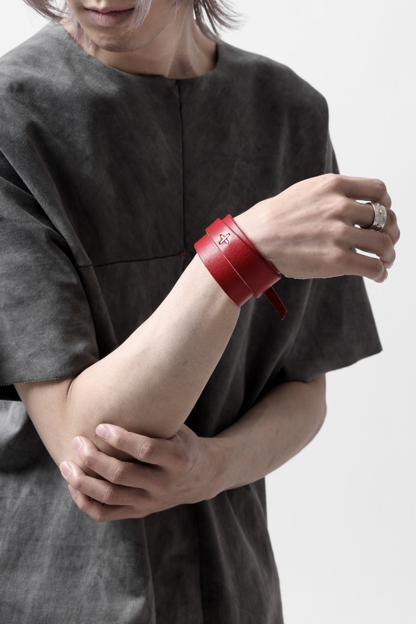 Load image into Gallery viewer, m.a+ croissant wrist band / A-F0K3/GR3,0 (CHILI RED)