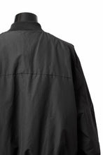 Load image into Gallery viewer, thom/krom FLIGHT BOMBER JACKET / WARM PADDED (BLACK)