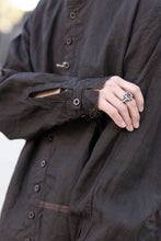 画像をギャラリービューアに読み込む, KLASICA "SH-044" SPLIT RAGLAN COLLAR LESS SHIRTS / BENGARA & SUMI COATED LINEN (BENGARA)