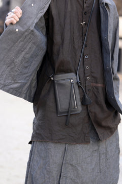 画像をギャラリービューアに読み込む, KLASICA "FLOW" MOBILE POUCH / FVT ITALIAN COW LEATHER (BLACK x SILVER)