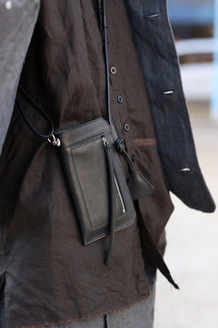 画像をギャラリービューアに読み込む, KLASICA "FLOW" MOBILE POUCH / FVT ITALIAN COW LEATHER (BLACK x SILVER)