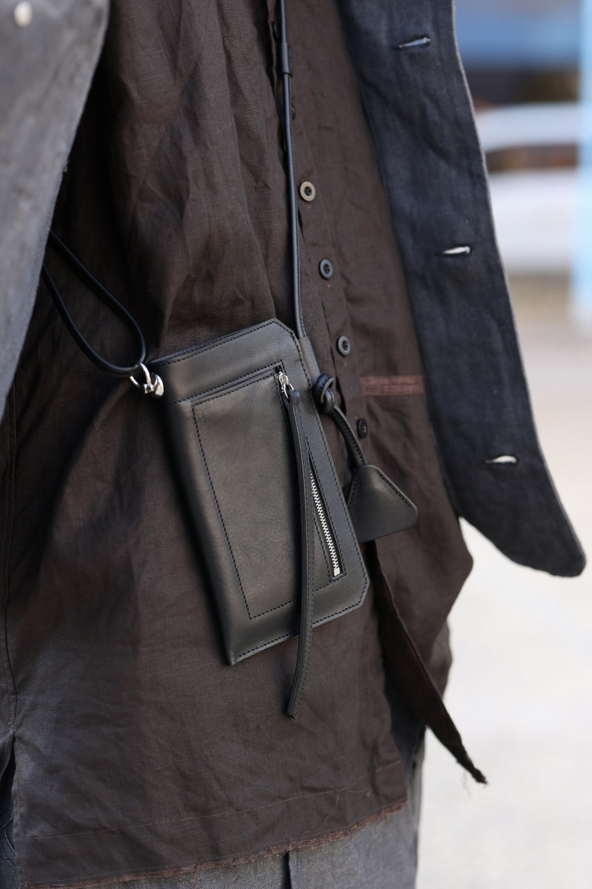 画像をギャラリービューアに読み込む, KLASICA "FLOW" MOBILE POUCH / FVT ITALIAN COW LEATHER (BLACK x SILVER)