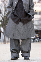 画像をギャラリービューアに読み込む, KLASICA "ROCKWELL" LOW CLOTCH APRON WORKER PANTS / 9.7oz COTTON x LINEN CHAMBRAY (GRAY DENIM)