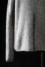 画像をギャラリービューアに読み込む, thom/krom HIGH COLLAR KNIT PULLOVER / ALPACA WOOL (LIGHT GREY)