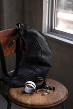 Load image into Gallery viewer, m.a+ medium banana belt bag / BO250/VOP1,2 (BLACK)