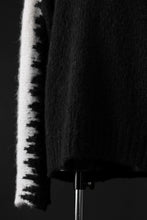 Load image into Gallery viewer, thom/krom MOCK NECK KNIT PULLOVER / ALPACA WOOL (WHITE x BLACK)