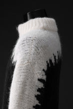 Load image into Gallery viewer, thom/krom MOCK NECK KNIT PULLOVER / ALPACA WOOL (WHITE x BLACK)