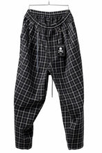 Load image into Gallery viewer, mastermind JAPAN EASY WAIST TAPERED TROUSERS (BLACK PLAID)