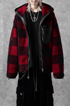 Load image into Gallery viewer, mastermind JAPAN BUFFALO-PLAID SHERPA JACKET / BOXY FIT (BLACK x RED)