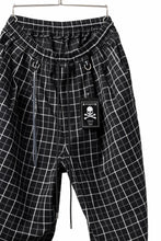 Load image into Gallery viewer, mastermind JAPAN EASY WAIST TAPERED TROUSERS (BLACK PLAID)