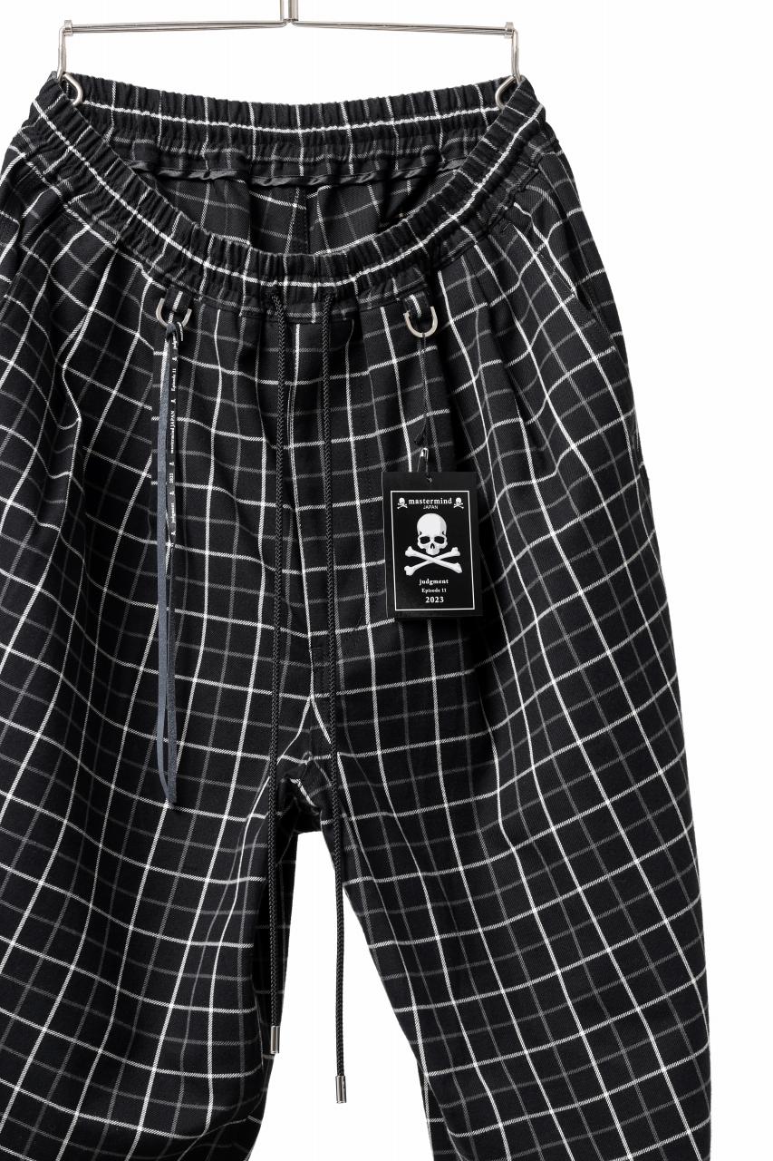 Load image into Gallery viewer, mastermind JAPAN EASY WAIST TAPERED TROUSERS (BLACK PLAID)