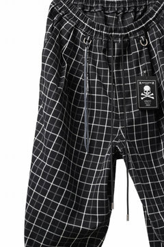 Load image into Gallery viewer, mastermind JAPAN EASY WAIST TAPERED TROUSERS (BLACK PLAID)
