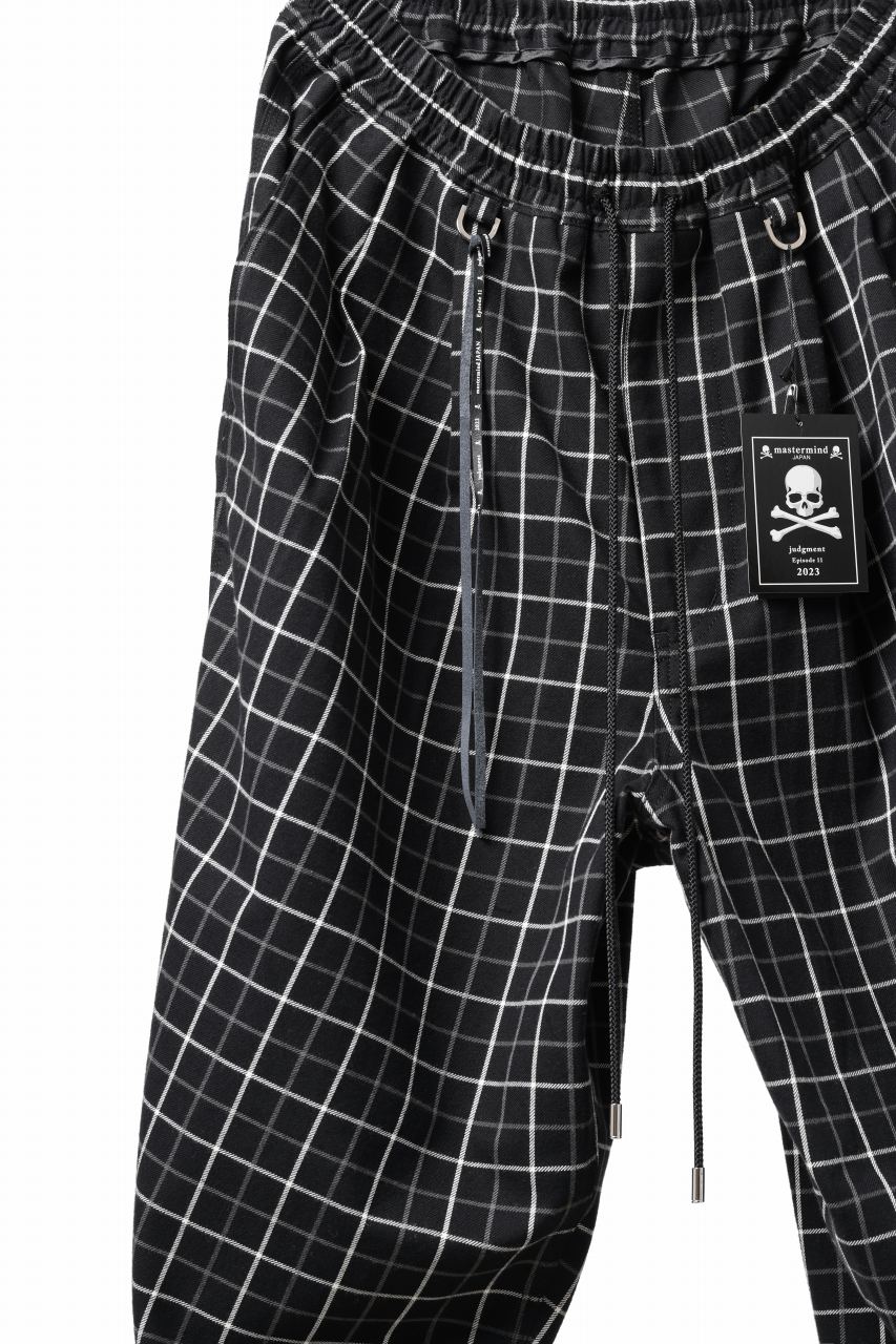 Load image into Gallery viewer, mastermind JAPAN EASY WAIST TAPERED TROUSERS (BLACK PLAID)