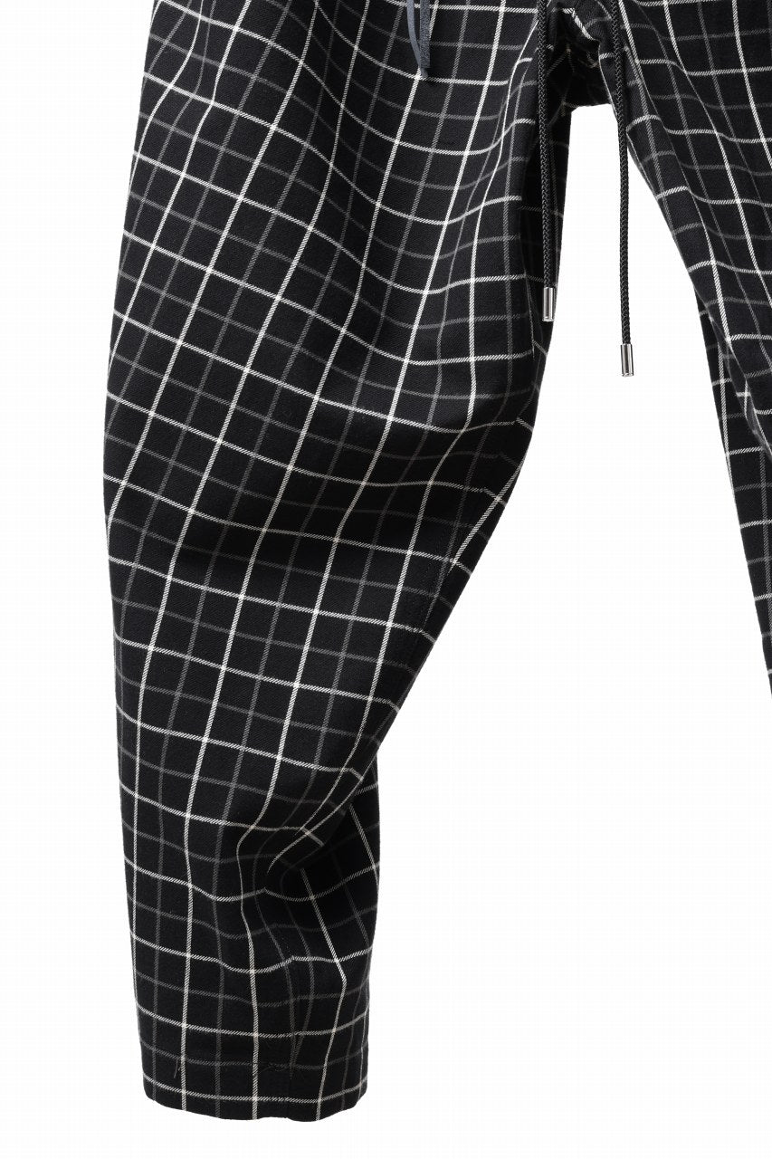 Load image into Gallery viewer, mastermind JAPAN EASY WAIST TAPERED TROUSERS (BLACK PLAID)