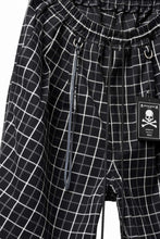 Load image into Gallery viewer, mastermind JAPAN EASY WAIST TAPERED TROUSERS (BLACK PLAID)
