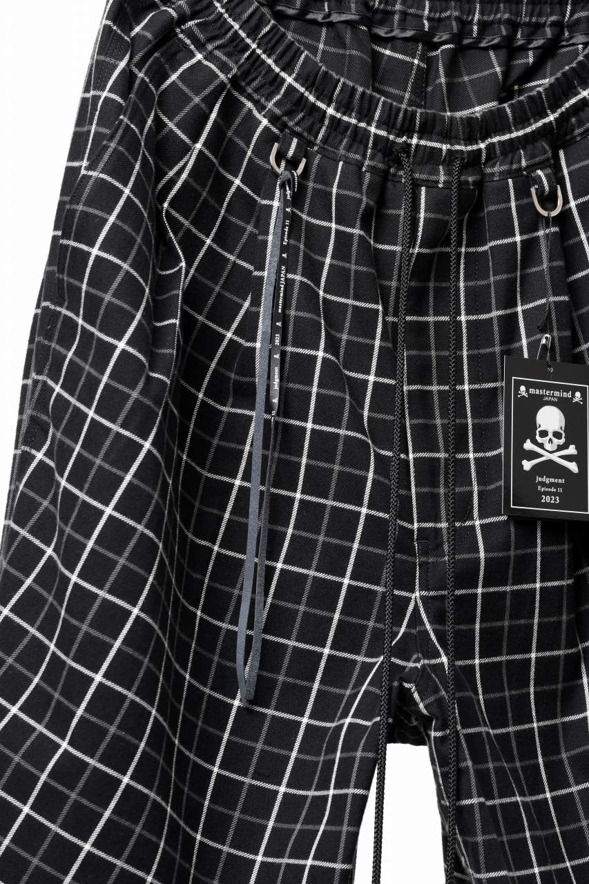 Load image into Gallery viewer, mastermind JAPAN EASY WAIST TAPERED TROUSERS (BLACK PLAID)