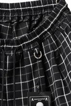 Load image into Gallery viewer, mastermind JAPAN EASY WAIST TAPERED TROUSERS (BLACK PLAID)