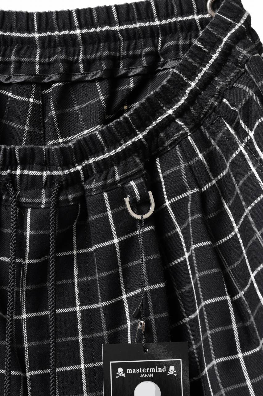 Load image into Gallery viewer, mastermind JAPAN EASY WAIST TAPERED TROUSERS (BLACK PLAID)