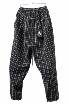 Load image into Gallery viewer, mastermind JAPAN EASY WAIST TAPERED TROUSERS (BLACK PLAID)