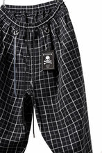 Load image into Gallery viewer, mastermind JAPAN EASY WAIST TAPERED TROUSERS (BLACK PLAID)