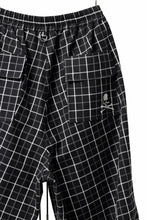 Load image into Gallery viewer, mastermind JAPAN EASY WAIST TAPERED TROUSERS (BLACK PLAID)
