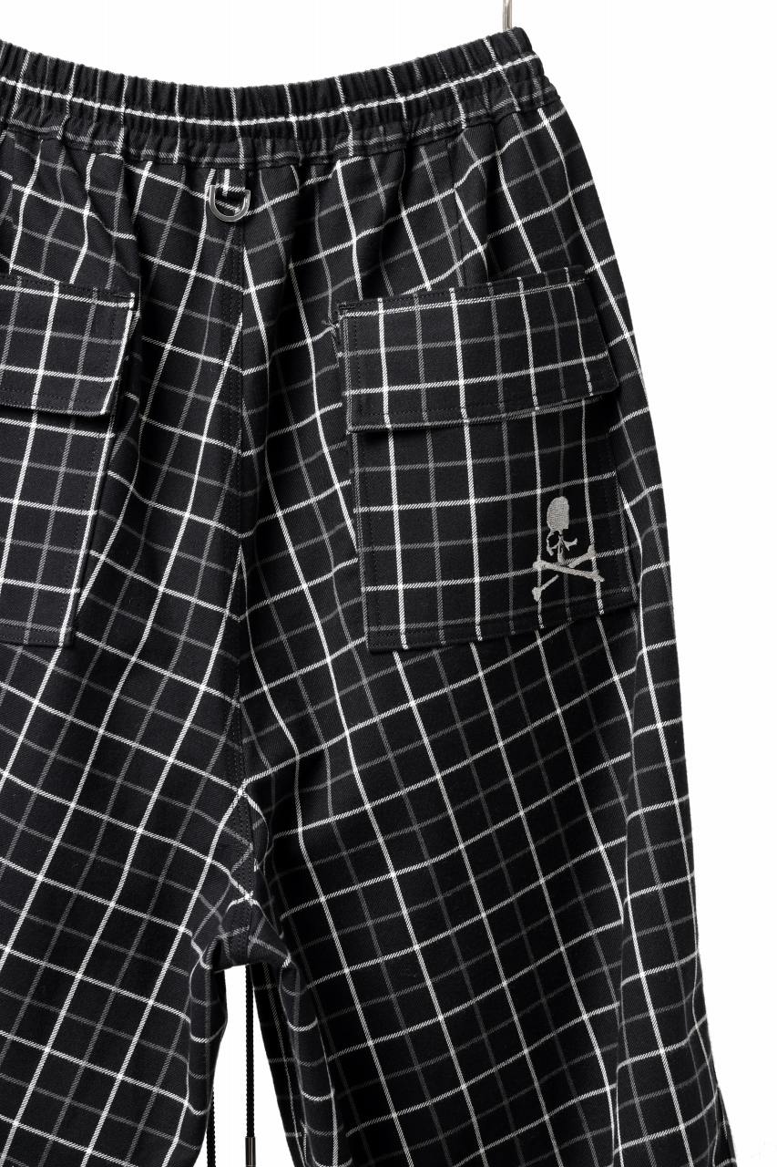 Load image into Gallery viewer, mastermind JAPAN EASY WAIST TAPERED TROUSERS (BLACK PLAID)