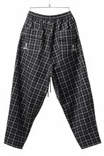 Load image into Gallery viewer, mastermind JAPAN EASY WAIST TAPERED TROUSERS (BLACK PLAID)