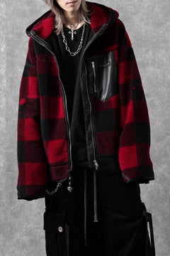 Load image into Gallery viewer, mastermind JAPAN BUFFALO-PLAID SHERPA JACKET / BOXY FIT (BLACK x RED)