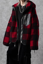Load image into Gallery viewer, mastermind JAPAN BUFFALO-PLAID SHERPA JACKET / BOXY FIT (BLACK x RED)