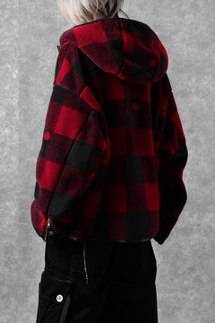 Load image into Gallery viewer, mastermind JAPAN BUFFALO-PLAID SHERPA JACKET / BOXY FIT (BLACK x RED)