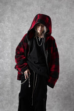 Load image into Gallery viewer, mastermind JAPAN BUFFALO-PLAID SHERPA JACKET / BOXY FIT (BLACK x RED)