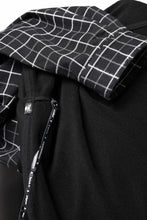 Load image into Gallery viewer, mastermind JAPAN DOCKING OVER TOPS / BOXY FIT (BLACK x BLACK PLAID)