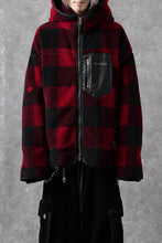 Load image into Gallery viewer, mastermind JAPAN BUFFALO-PLAID SHERPA JACKET / BOXY FIT (BLACK x RED)