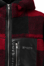 Load image into Gallery viewer, mastermind JAPAN BUFFALO-PLAID SHERPA JACKET / BOXY FIT (BLACK x RED)