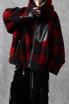 Load image into Gallery viewer, mastermind JAPAN BUFFALO-PLAID SHERPA JACKET / BOXY FIT (BLACK x RED)