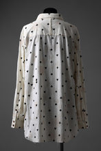 画像をギャラリービューアに読み込む, Aleksandr Manamis Mended Shirt / Tea Stain Dyed Cotton Gauze (QUATRE)